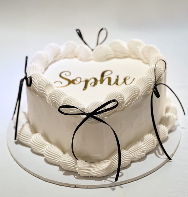 Simply Vintage Heart Cake with bows - Image 2